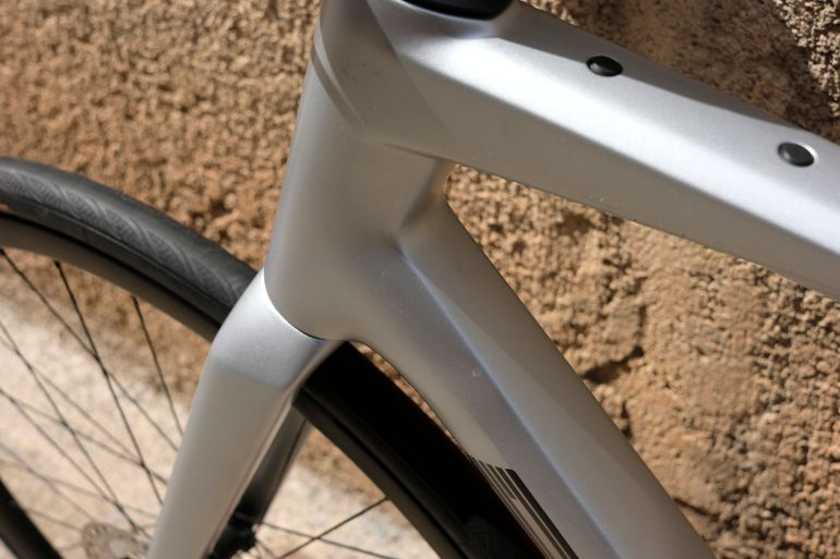 Used BMC Roadmachine 01 FOUR 2024 2024 Road & Gravel, Light Gray — image 2 of 19