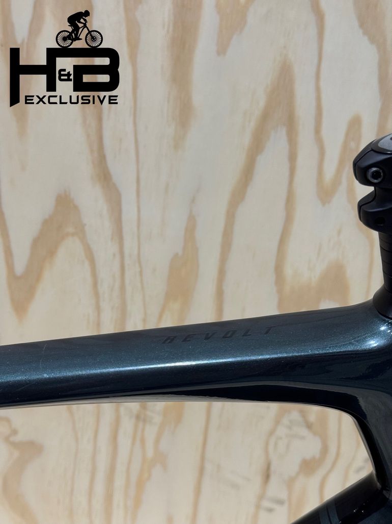 Used Giant Revolt Advanced 0 Carbon Shimano GRX 2021 Road & Gravel, Black — image 8 of 12