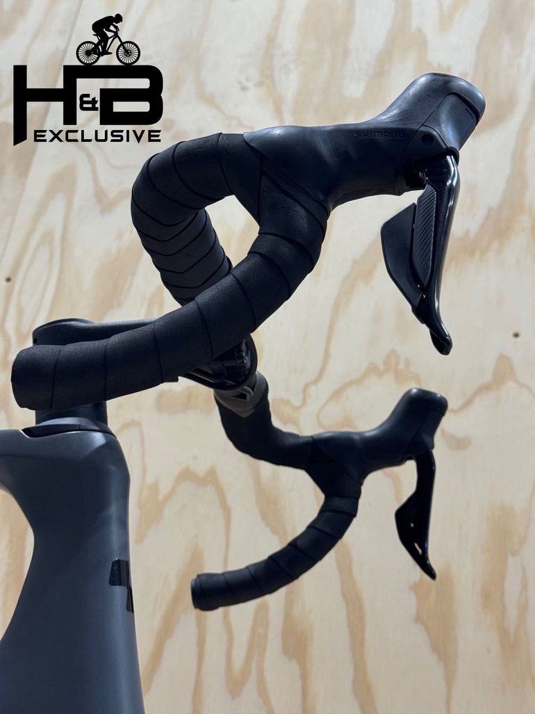 Used CUBE Agree C:62 Carbon Shimano 105 Di2 2024 Road & Gravel, Black — image 7 of 11