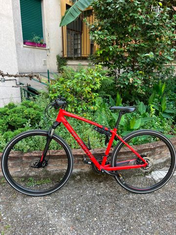Specialized Crosstrail Sport 2017 2017 Urban usato, Rosso — immagine 1 di 11