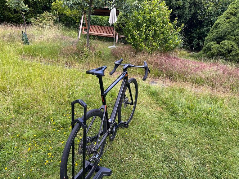 Used BMC Roadmachine 01 FOUR 2021 2021 Road & Gravel, Black — image 8 of 13