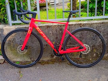 Scott Speedster Shimano Sora 2023 Road & Gravel usato, Rosso — immagine 2 di 11
