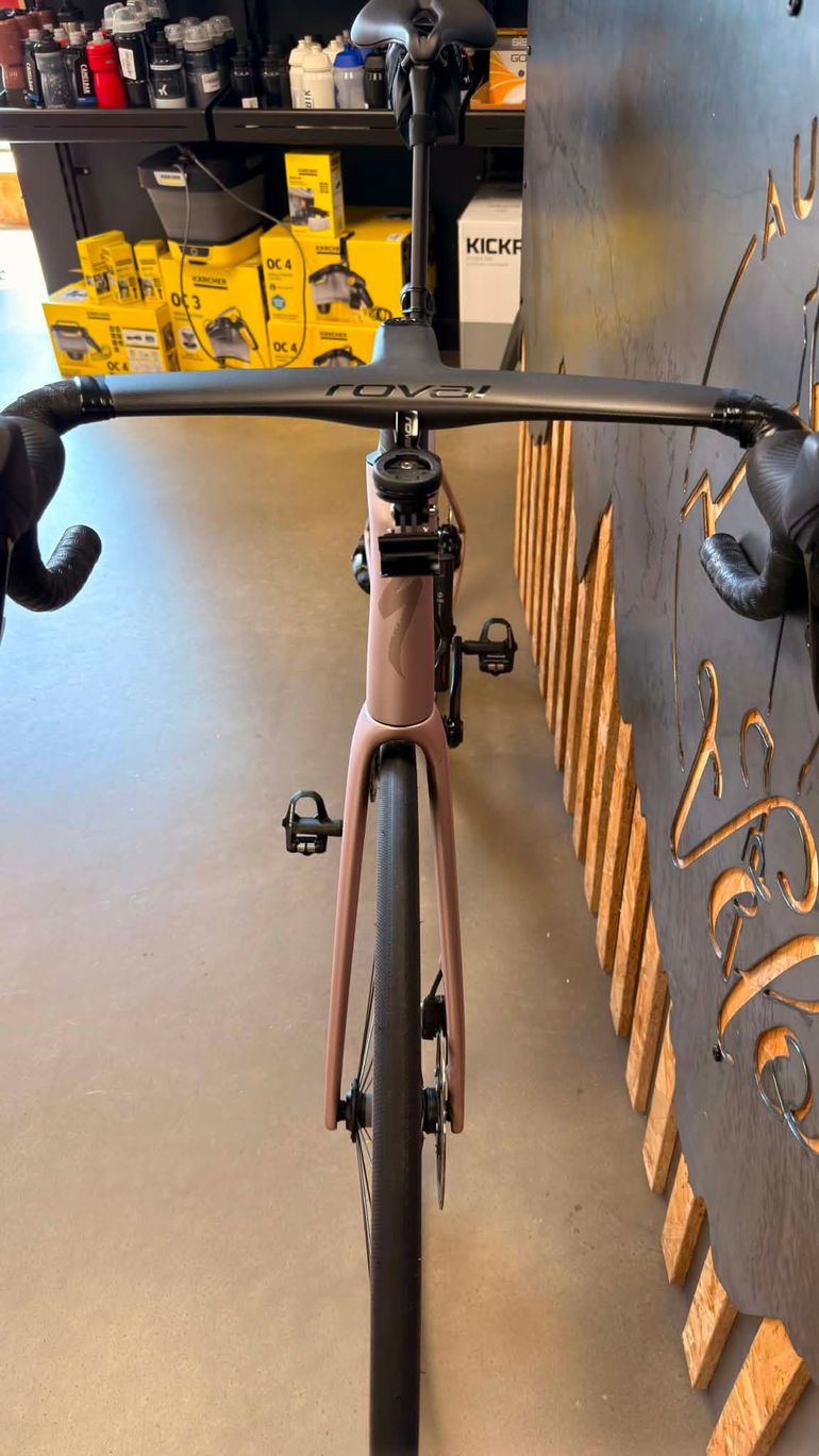 Used Specialized Tarmac SL8 Expert - SRAM Rival AXS 2024 Frameset 2024 Road & Gravel — image 2 of 5