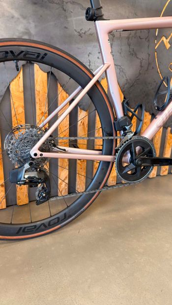 Used Specialized Tarmac SL8 Expert - SRAM Rival AXS 2024 Frameset 2024 Road & Gravel — image 3 of 5