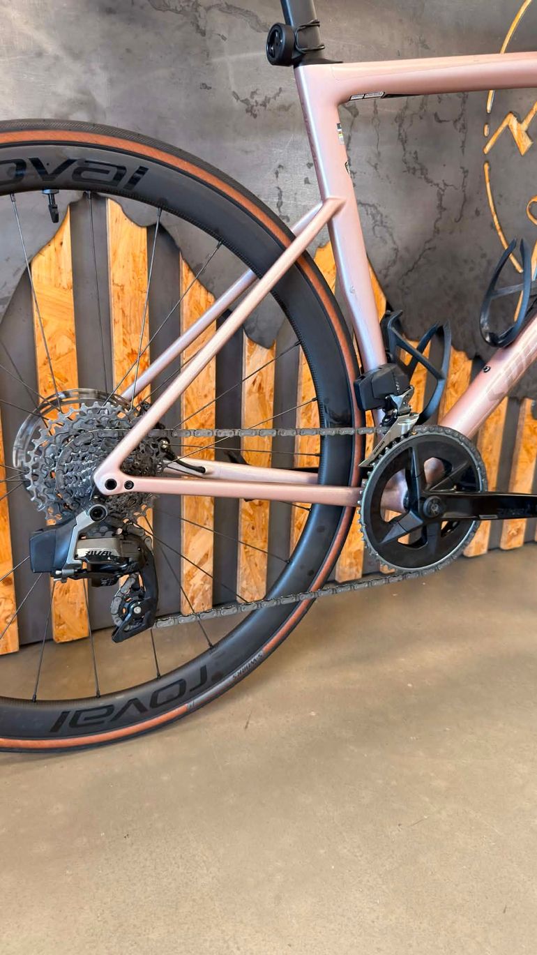 Used Specialized Tarmac SL8 Expert - SRAM Rival AXS 2024 Frameset 2024 Road & Gravel — image 3 of 5