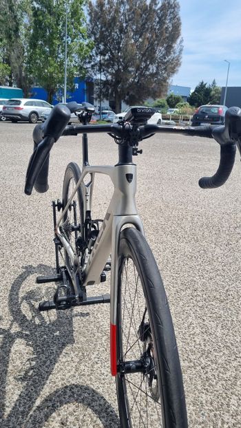 Used Trek Madone SL 7 Gen 8 2025 2025 Road & Gravel, Light Gray — image 4 of 8