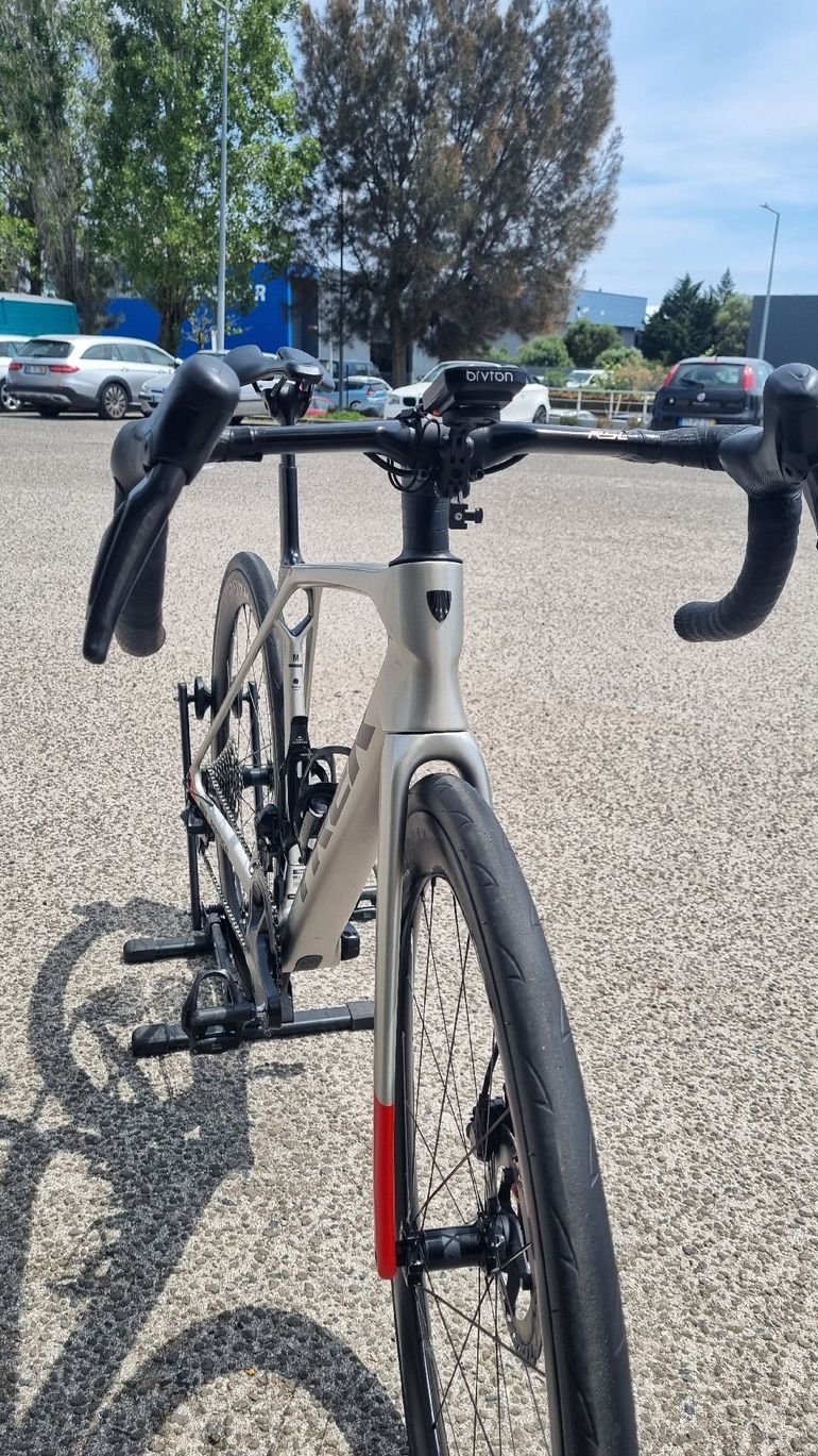 Used Trek Madone SL 7 Gen 8 2025 2025 Road & Gravel, Light Gray — image 4 of 8