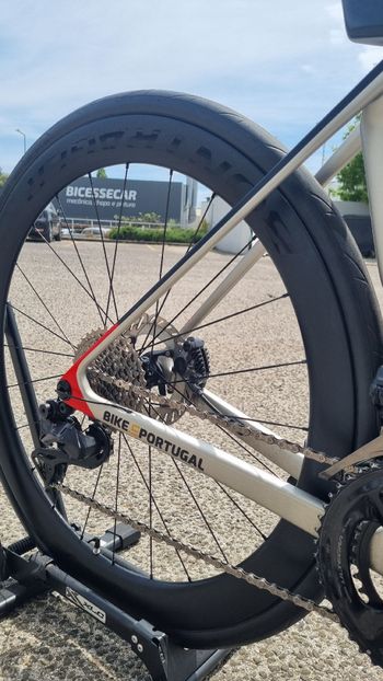Used Trek Madone SL 7 Gen 8 2025 2025 Road & Gravel, Light Gray — image 3 of 8