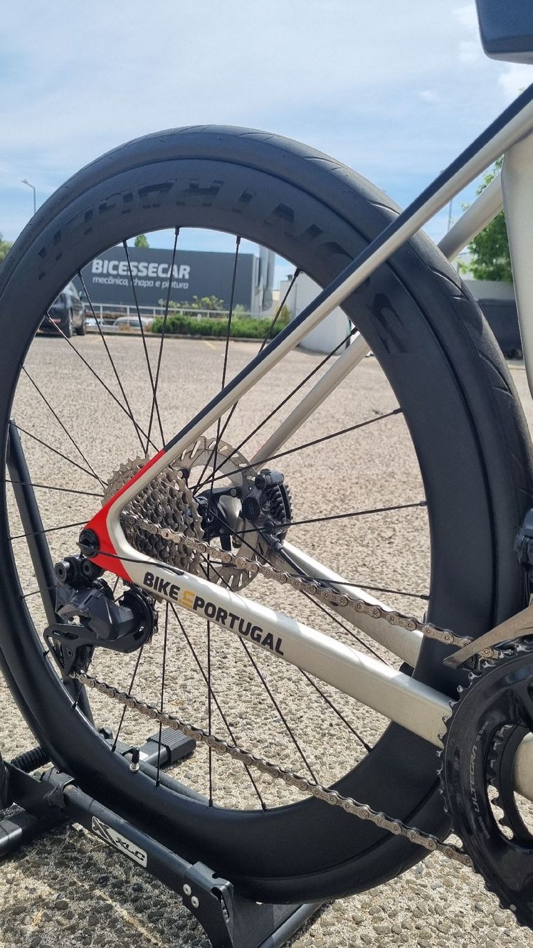 Used Trek Madone SL 7 Gen 8 2025 2025 Road & Gravel, Light Gray — image 3 of 8