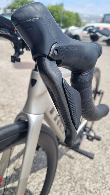 Used Trek Madone SL 7 Gen 8 2025 2025 Road & Gravel, Light Gray — image 5 of 8
