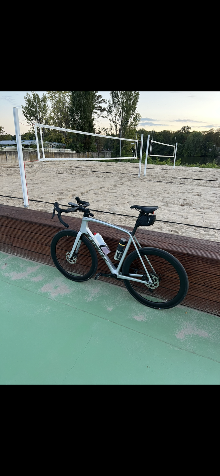 Used Trek Émonda SL 5 Disc 2021 2021 Road & Gravel, Light Gray — image 3 of 8