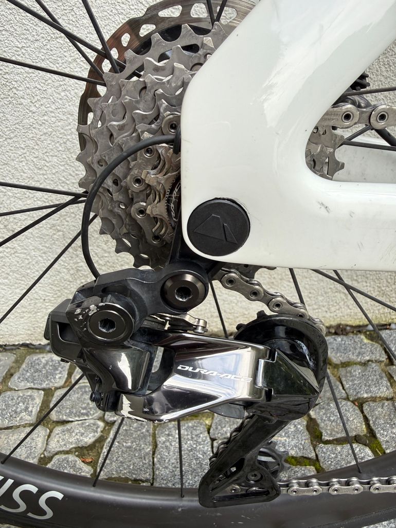 Used Canyon Aeroad CFR Disc Di2 2022 Road & Gravel, White — image 3 of 9