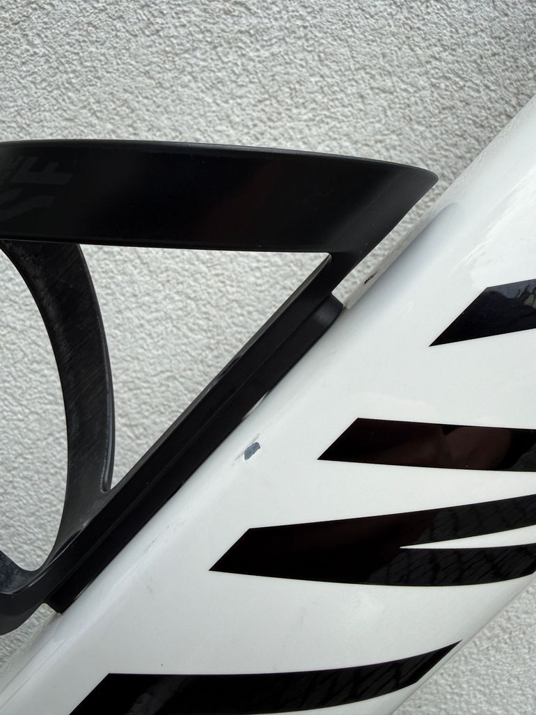 Used Canyon Aeroad CFR Disc Di2 2022 Road & Gravel, White — image 5 of 9