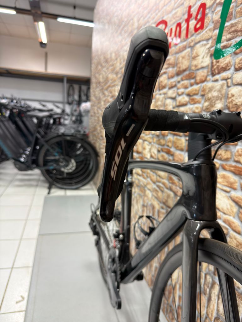 Used Specialized Tarmac SL7 Sport 2022 2022 Road & Gravel — image 8 of 10