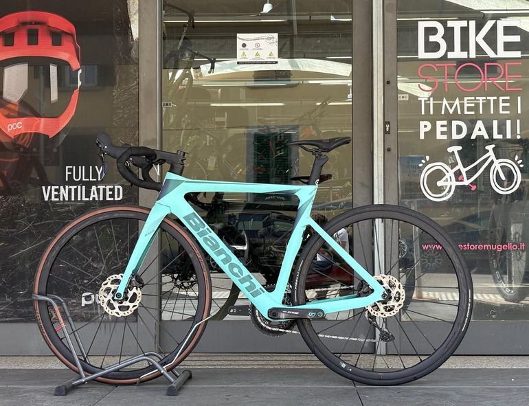 Used Bianchi Oltre Race 105 2023 2023 Road & Gravel — image 2 of 5