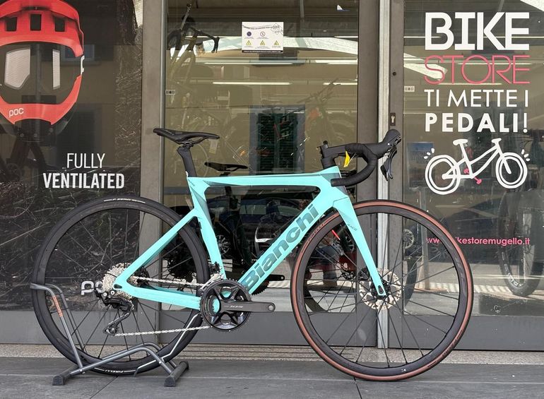 Used Bianchi Oltre Race 105 2023 2023 Road & Gravel — image 1 of 5