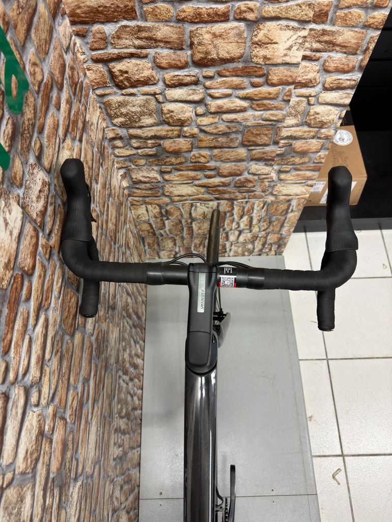 Used Specialized Tarmac SL7 Sport 2022 2022 Road & Gravel, Black — image 6 of 10