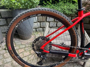Used Stevens Sonora ES 2021 2021 Mountainbike, Red, 29 — image 4 of 12