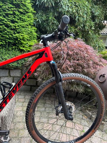 Used Stevens Sonora ES 2021 2021 Mountainbike, Red, 29 — image 6 of 12
