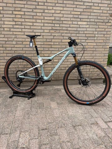 Orbea Oiz Shimano Deore XT Di2 2025 MTB usato