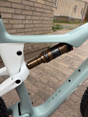 Orbea Oiz Shimano Deore XT Di2 2025 Mountainbike usato, Bianco — immagine 5 di 6