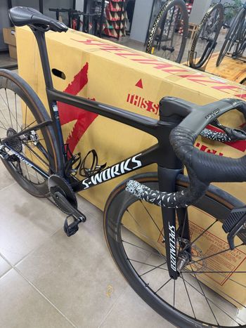 Used Specialized S-Works Tarmac SL8 - SRAM RED AXS 2026 2026 Road & Gravel, Purple — image 5 of 6