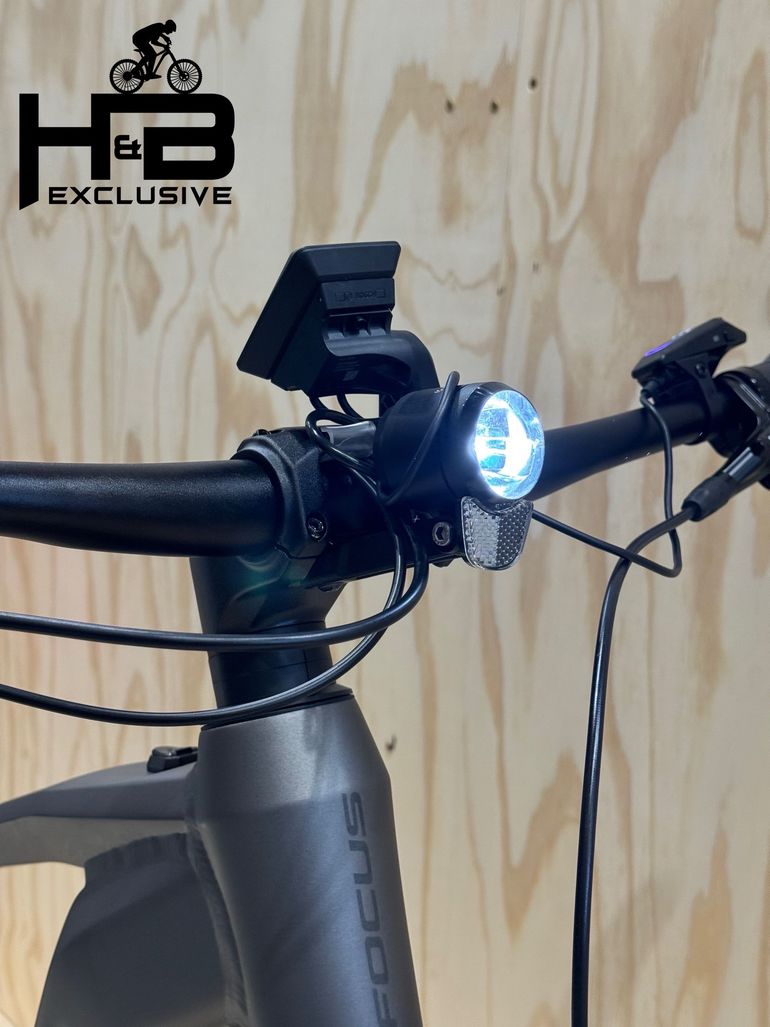 Used Focus Aventura² 6.8 Shimano Deore 2023 Mountainbike, Light Gray — image 5 of 15