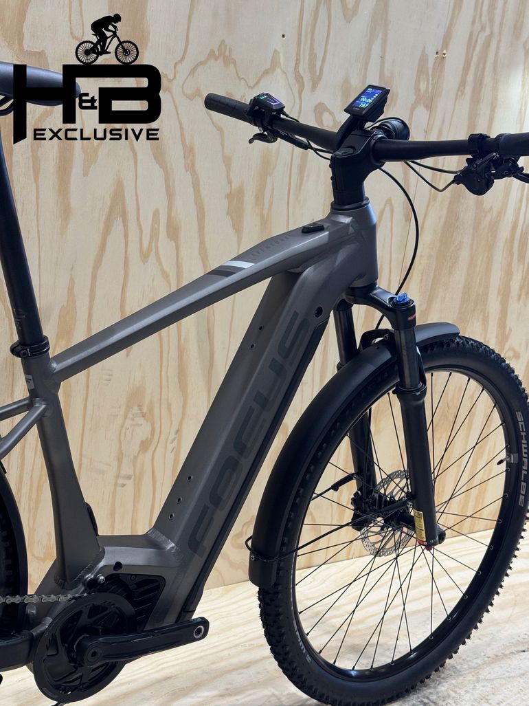 Used Focus Aventura² 6.8 Shimano Deore 2023 Mountainbike, Light Gray — image 13 of 15