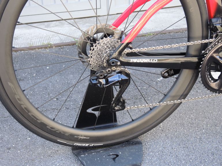 Tweedehands Pinarello DOGMA F DURA ACE Di2 Disc 2023 2023 Road & Gravel — afbeelding 3 van 5
