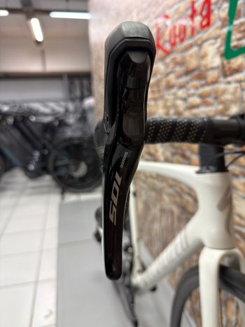 Used Specialized Tarmac SL7 Sport 2022 2022 Road & Gravel, White — image 8 of 9