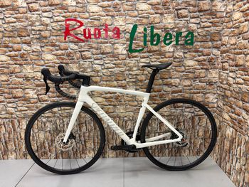 Used Specialized Tarmac SL7 Sport 2022 2022 Road & Gravel, White — image 3 of 9