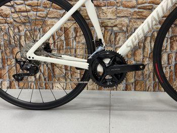 Used Specialized Tarmac SL7 Sport 2022 2022 Road & Gravel, White — image 2 of 9