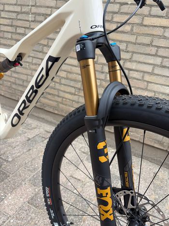 Used Orbea OIZ M10 2025 2025 Mountainbike, White — image 5 of 6