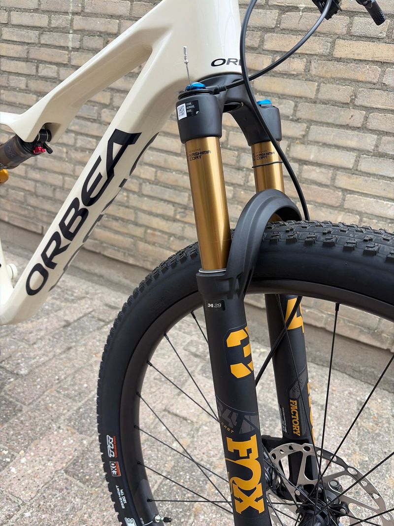 Orbea OIZ M10 2025 2025 Mountainbike usato, Bianco — immagine 5 di 6