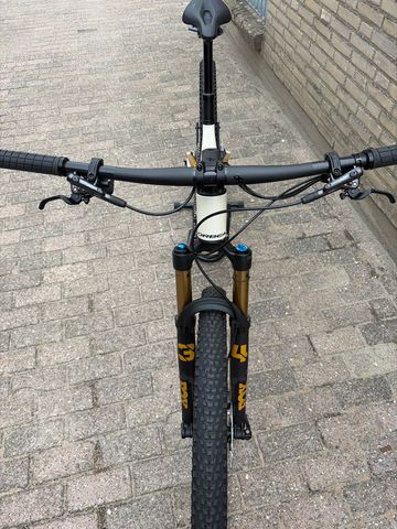 Orbea OIZ M10 2025 2025 Mountainbike usato, Bianco — immagine 6 di 6
