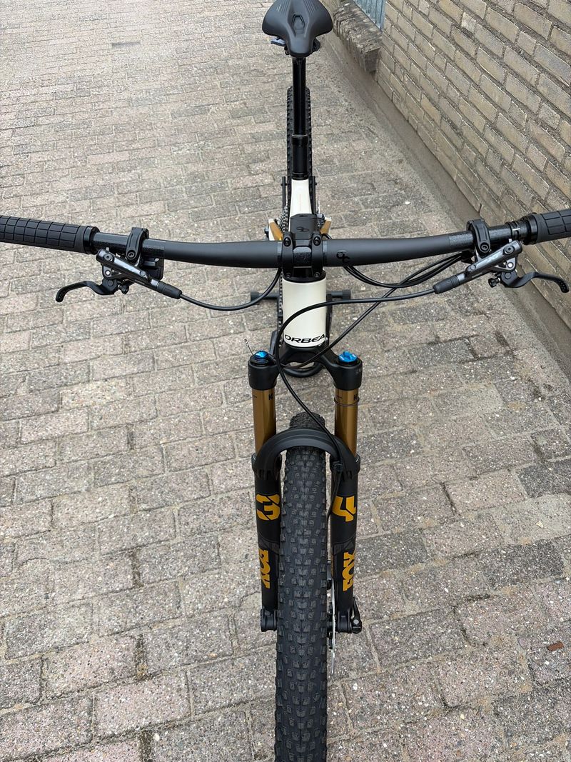 Orbea OIZ M10 2025 2025 Mountainbike usato, Bianco — immagine 6 di 6
