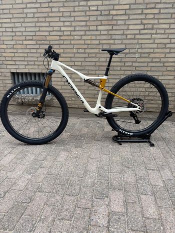 Used Orbea OIZ M10 2025 2025 Mountainbike, White — image 2 of 6