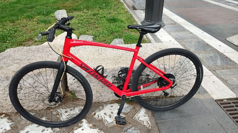 Used Specialized Sirrus X 2.0 2022 2022 Urban, Red — image 1 of 11