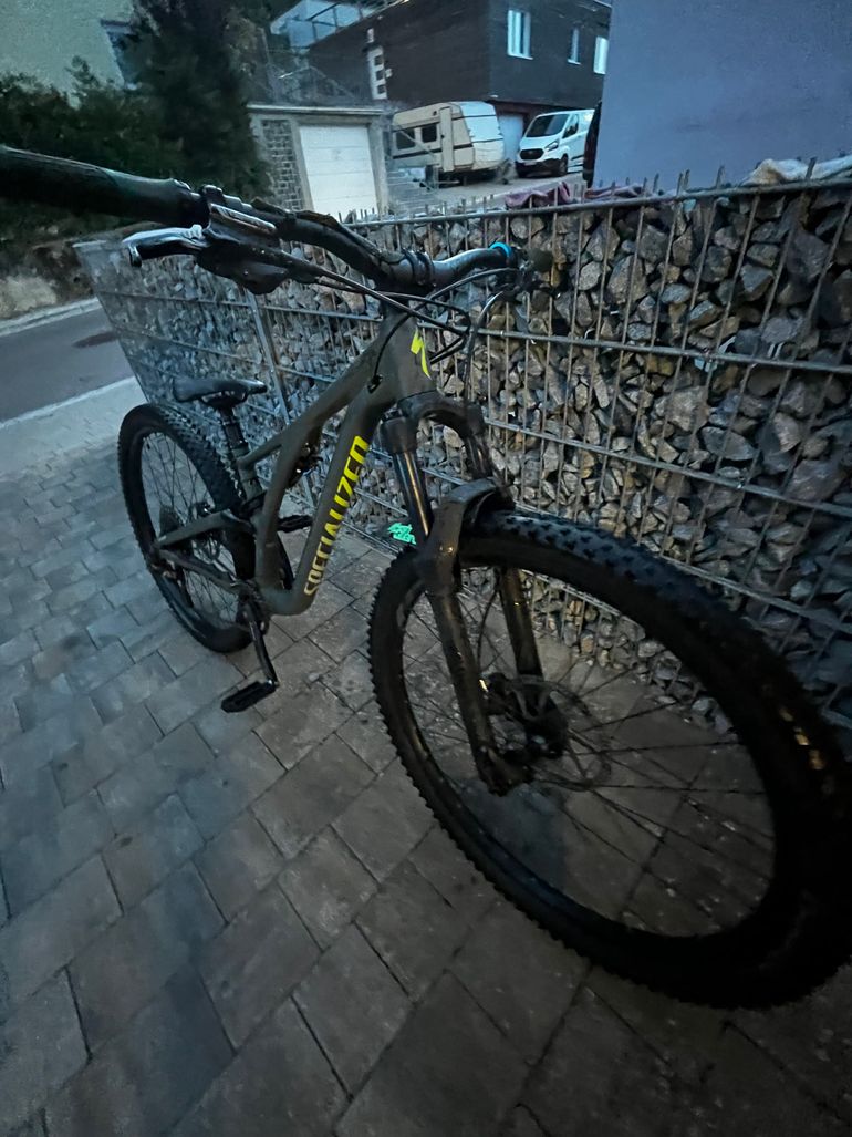 Used Specialized Specialized Stumpjumper 29“ 2019 2019 Mountainbike, Grün — image 1 of 31