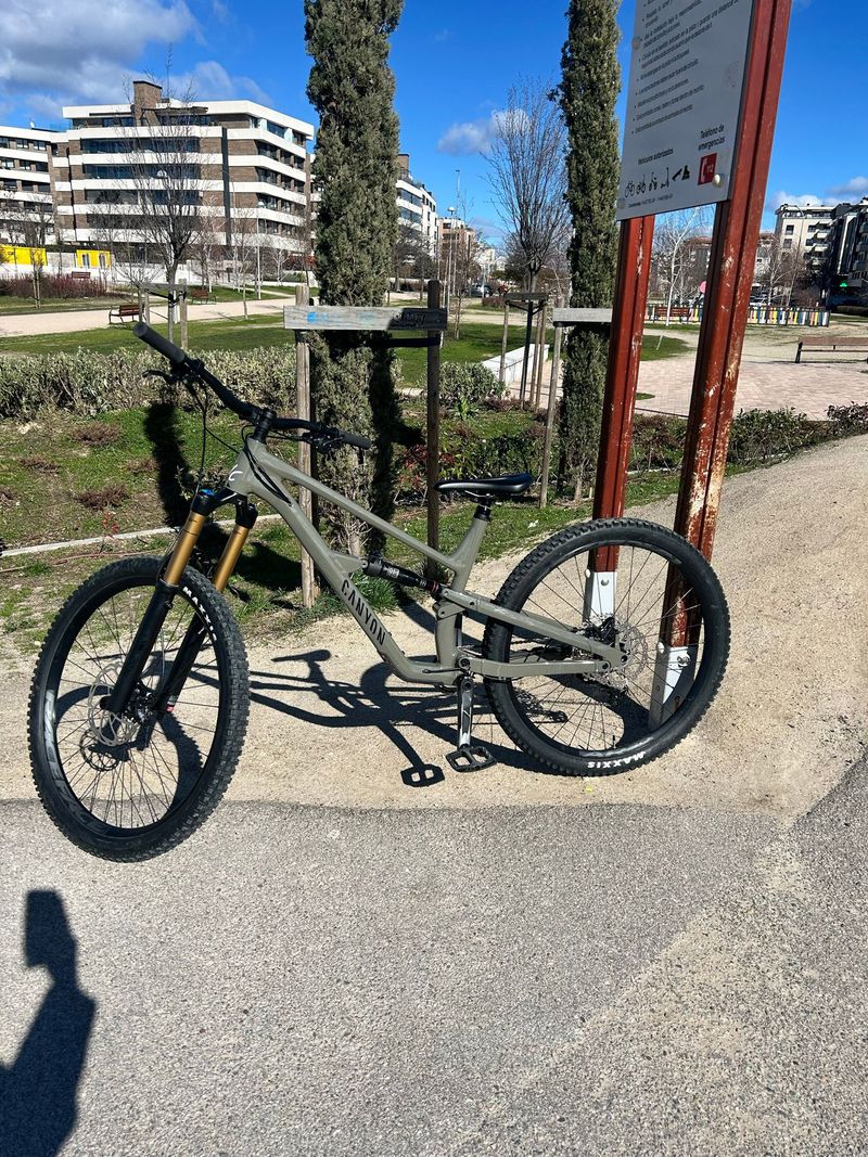 Used Canyon Spectral 5 2025 2025 Mountainbike, Green, 29, 27.5 — image 1 of 5