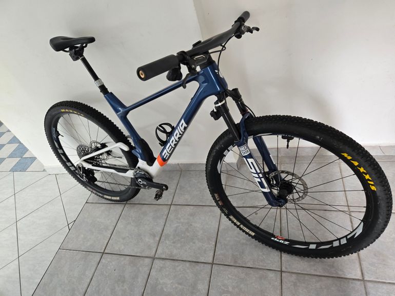 Used Berria Mako BR Unlimited Flight Attendant XX SL 2024 Mountainbike, Blue — image 1 of 8