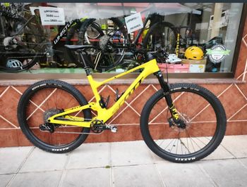 Used Scott Spark RC Comp 2022 2022 Mountainbike, Orange, 29 — image 2 of 5