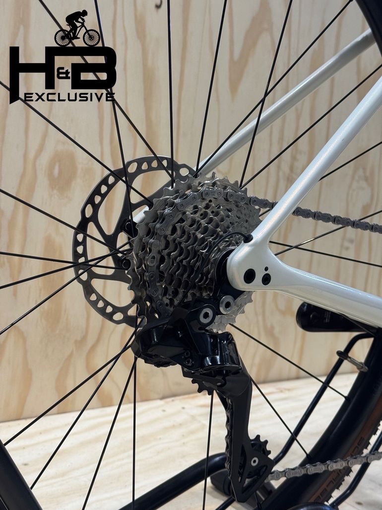 Used Specialized Roubaix SL8 Comp Carbon Shimano 105 2024 Road & Gravel, White — image 11 of 11