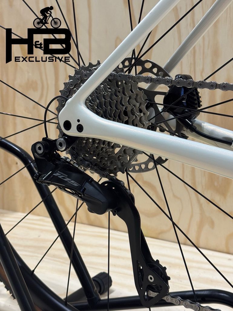 Used Specialized Roubaix SL8 Comp Carbon Shimano 105 2024 Road & Gravel, White — image 10 of 11