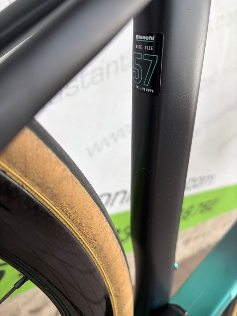 Used Bianchi Specialissima RC Durace Di2 2025 2025 Road & Gravel — image 2 of 9