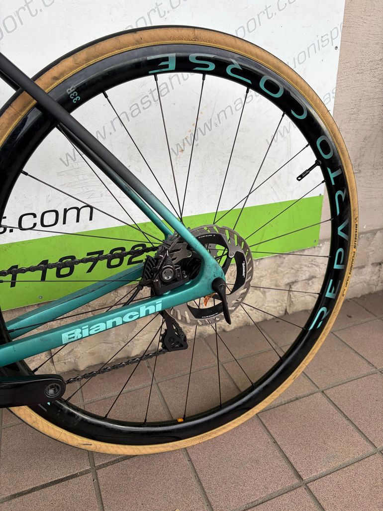 Used Bianchi Specialissima RC Durace Di2 2025 2025 Road & Gravel — image 6 of 9