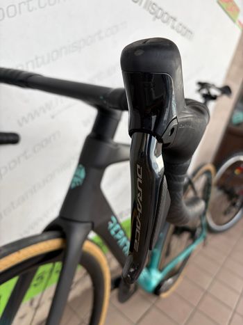 Used Bianchi Specialissima RC Durace Di2 2025 2025 Road & Gravel — image 8 of 9