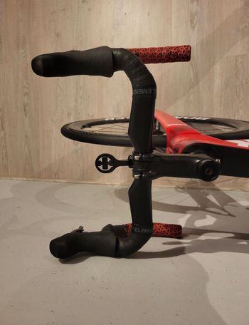 Used Trek Madone SLR 9 AXS Gen 7 2024 2024 Road & Gravel, Red — image 7 of 9