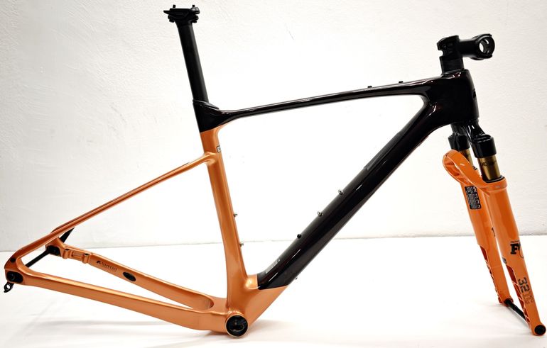 Used Giant Revolt X Advanced Pro 1 2023 Frameset 2023 Road & Gravel, Black — image 1 of 11