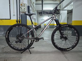 Used Commencal META HT AM RACE 29 2021 2021 Mountainbike, Light Gray, 29 — image 2 of 10
